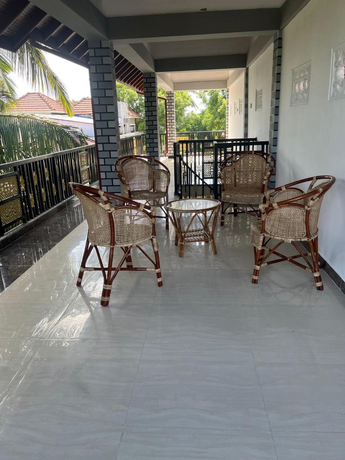 J & J Homestay Jaffna Bagian luar foto