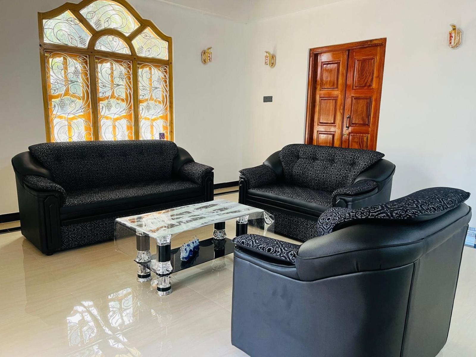 J & J Homestay Jaffna Bagian luar foto